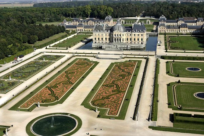 Fontainebleau and Vaux Le Vicomte Chateaux Day Trip From Paris - Fontainebleau Overview