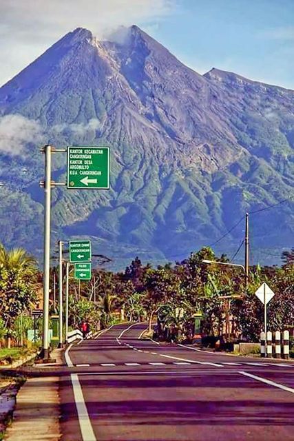 From Jakarta : Volcano, Tea & Rice Fields, Hot Spring - Guide Information
