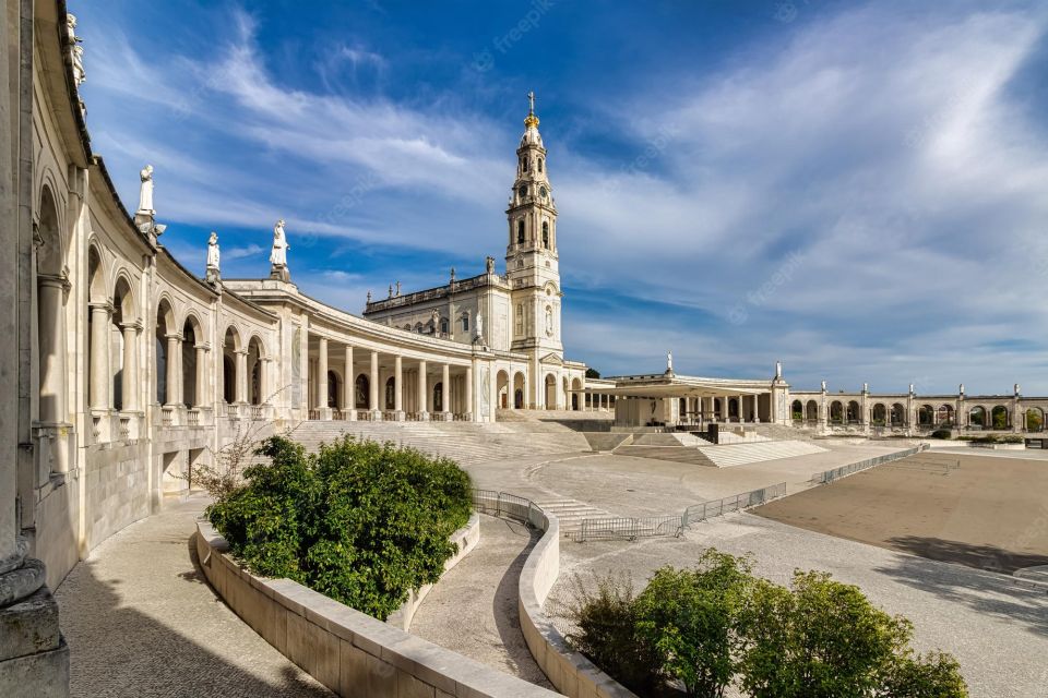 From Lisbon: Day Trip to Fatima, Nazare, Alcobaça and Obidos - Itinerary Overview