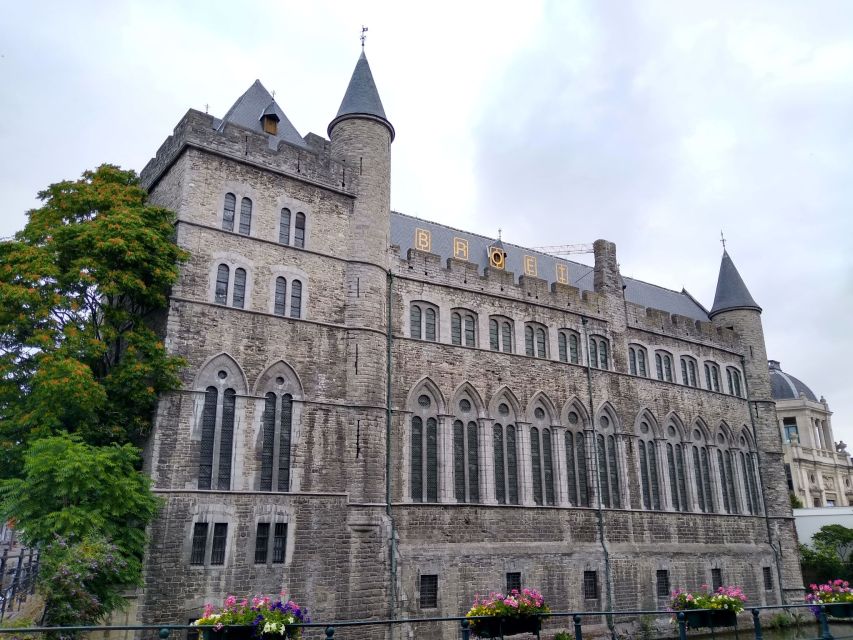 Ghent: Private Tour in Historical Center - Meeting Point