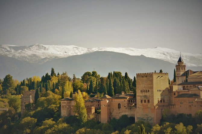 Guided Tour of Albaicín, Sacromonte and Viewpoints - Return Journey to City Center