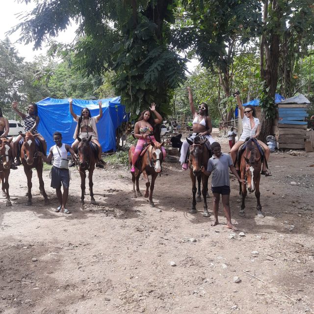 Horseback Ride, Blue Hole, Dunn's River and Tubing Tour - Common questions