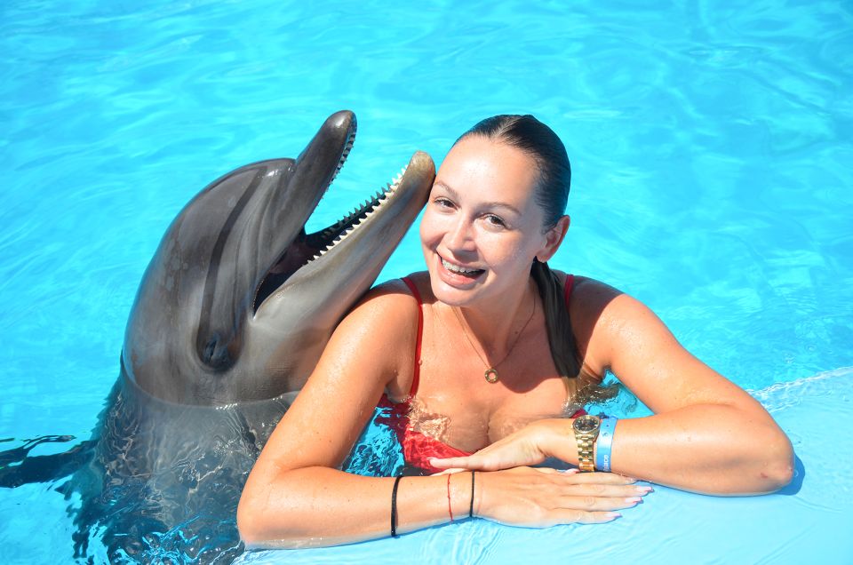 Hurghada/Safaga: Dolphin World Photo Session With Transfers - Transportation Details