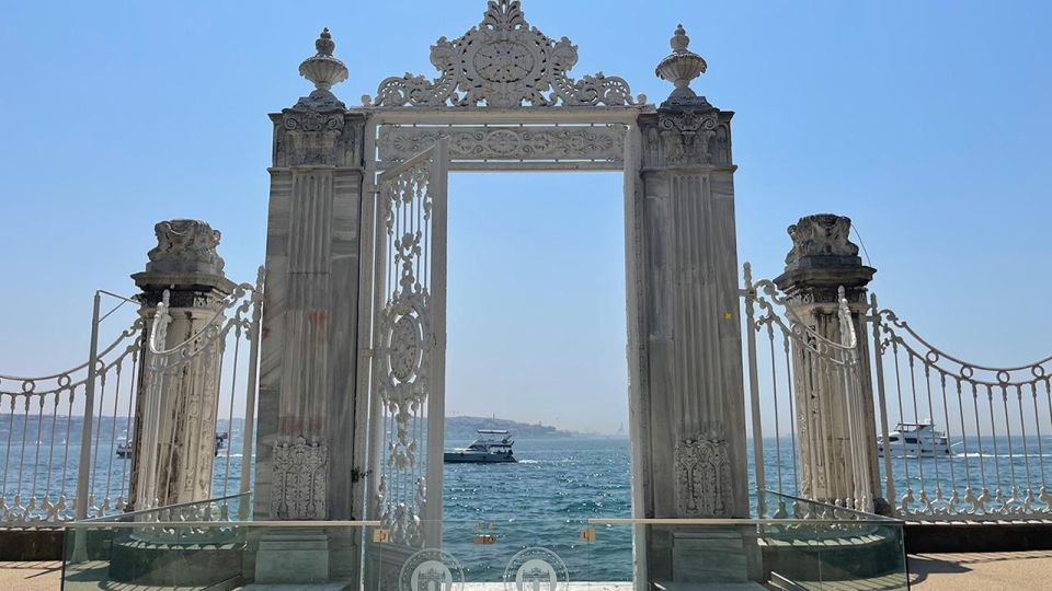 Istanbul: Dolmabahce Palace, Basilica Cistern & Old City - Common questions