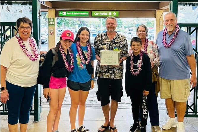 Kauai Airport Lei Greeting - Background