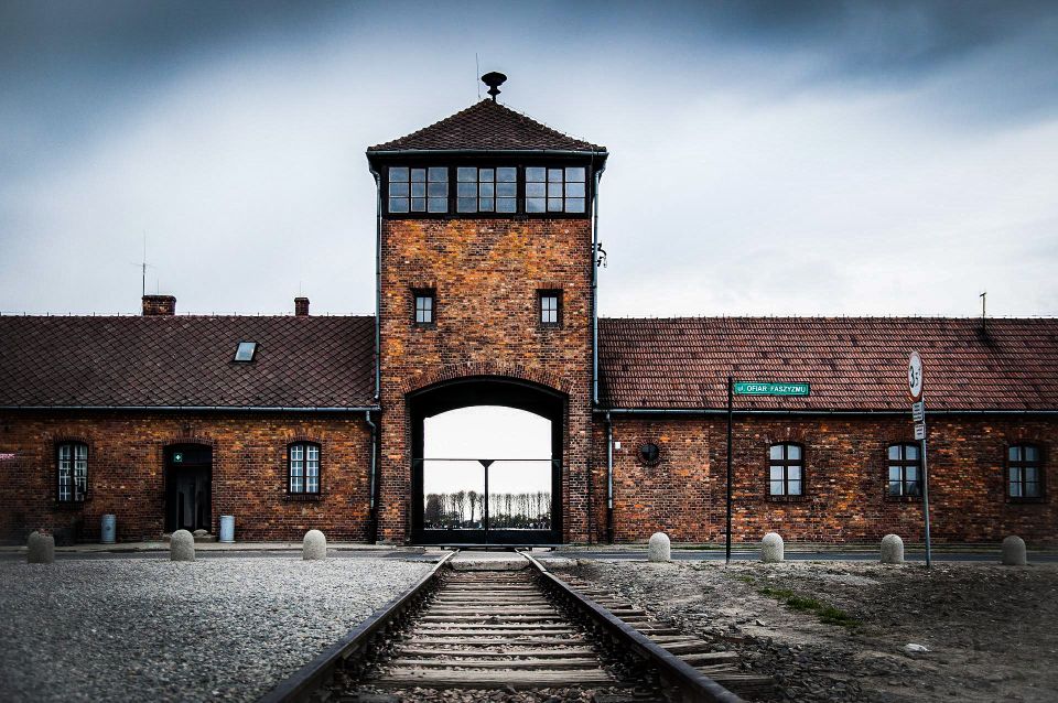Kraków: Auschwitz-Birkenau Guided Tour & Private Transport - Review Summary