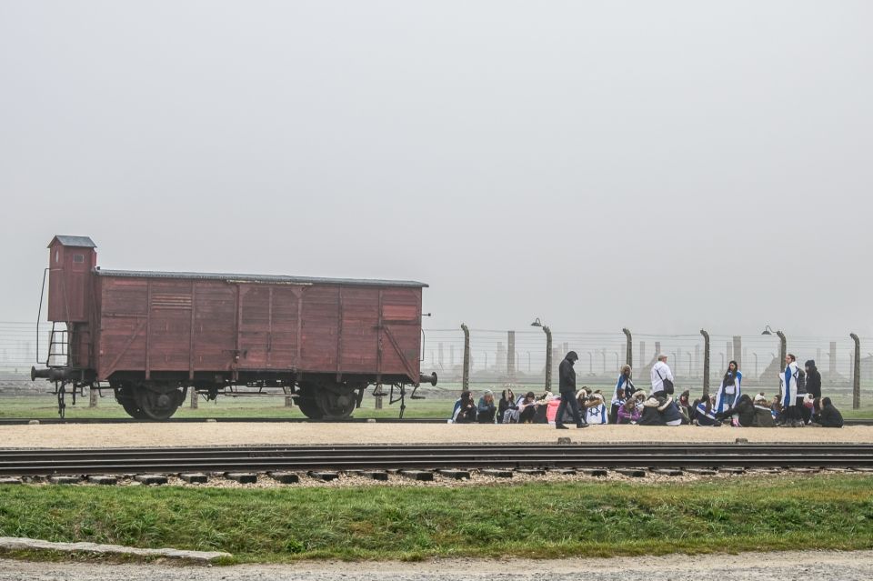 Kraków: Auschwitz-Birkenau & Wieliczka Salt Mine With Pickup - Common questions