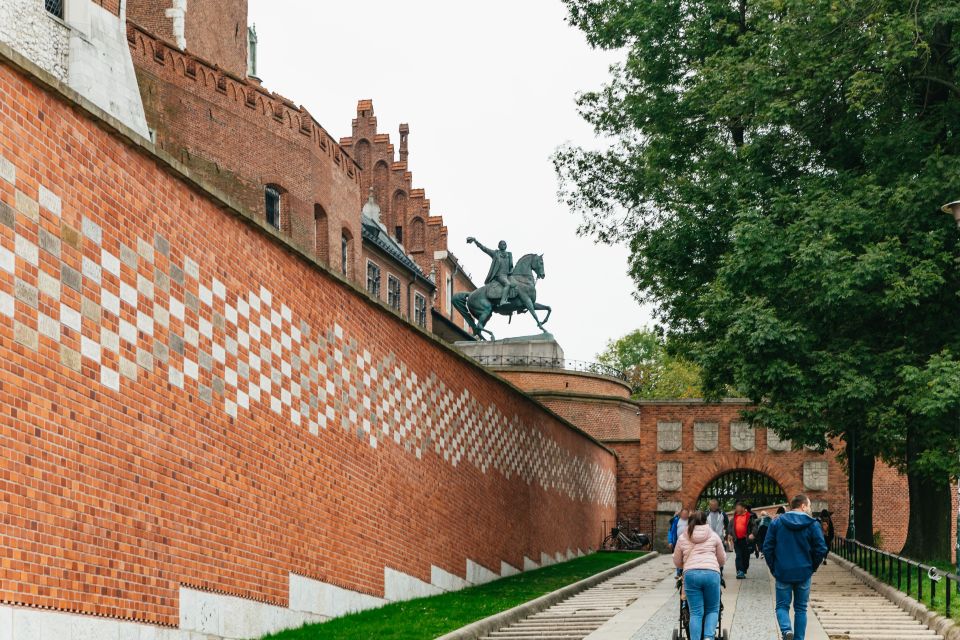 Krakow: Wawel Royal Hill Guided Tour - Common questions