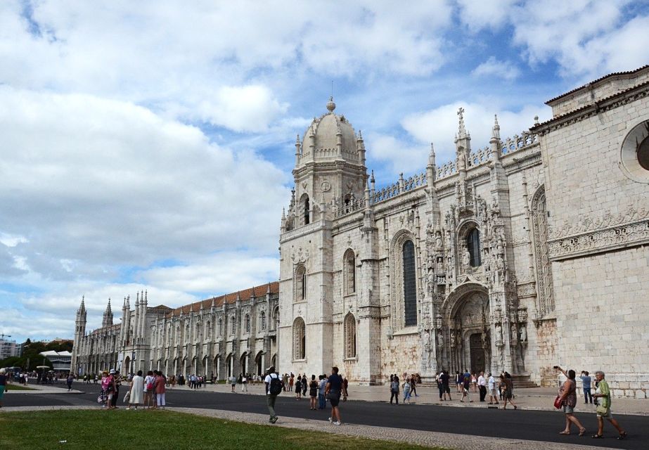 Lisboa: Old Town, New Town & Belem Full Day Tour - Common questions