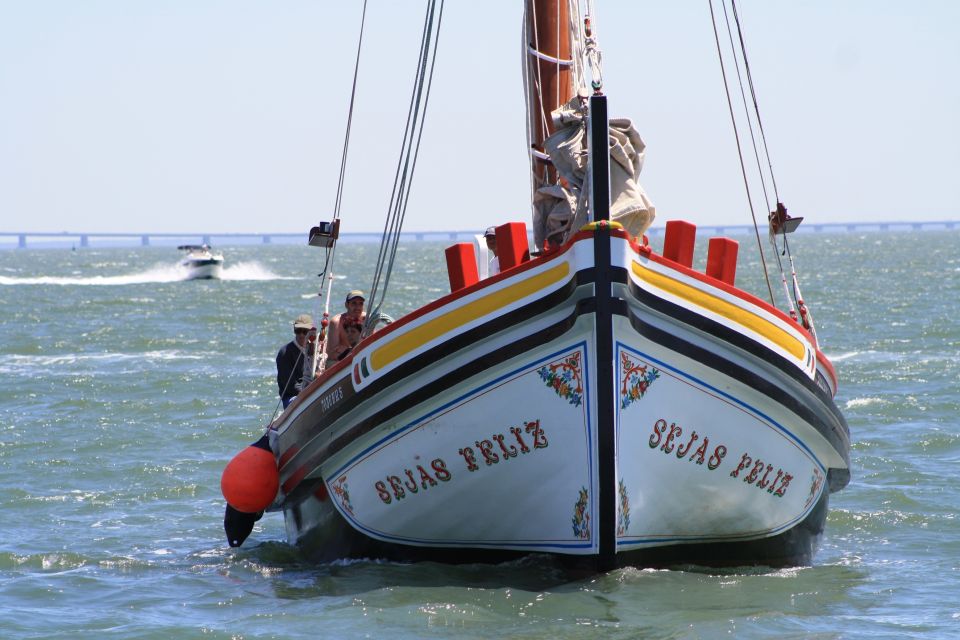 Lisbon: River Tagus Sightseeing Cruise in Traditional Vessel - Highlights