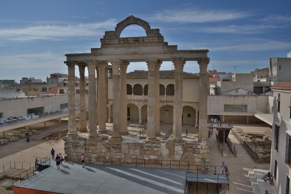 Mérida - Private Historic Walking Tour - Taking in Méridas History