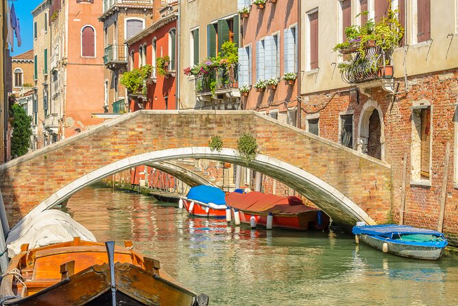 Murano & Burano Islands Guided Small-Group Tour by Private Boat - Murano Island Attractions