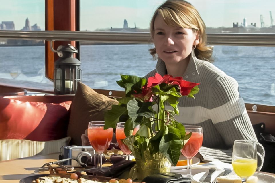 NYC: Manhattan Skyline Brunch Cruise With a Drink - Cruise Highlights