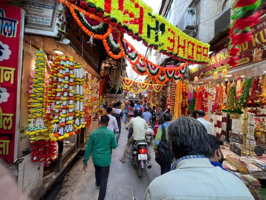 Old Delhi: Private Tour of Chandni Chowk, Tuk Tuk & Food - Language Choices