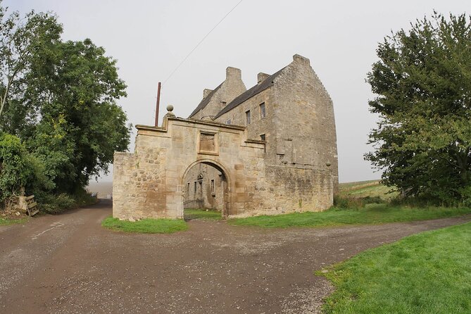 Outlander Day Tour of Lallybroch ,Versailles Small Group Tour - Common questions