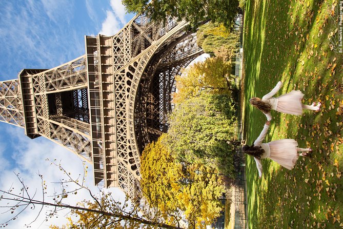 Paris 2-Hour Eiffel Tower Walking Tour With Professional Photo Shoot - Meeting and Pickup Information