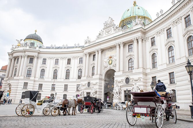 Photo Tour to the Most Beautiful Buildings in the City of Vienna - Minimum Traveler Requirement