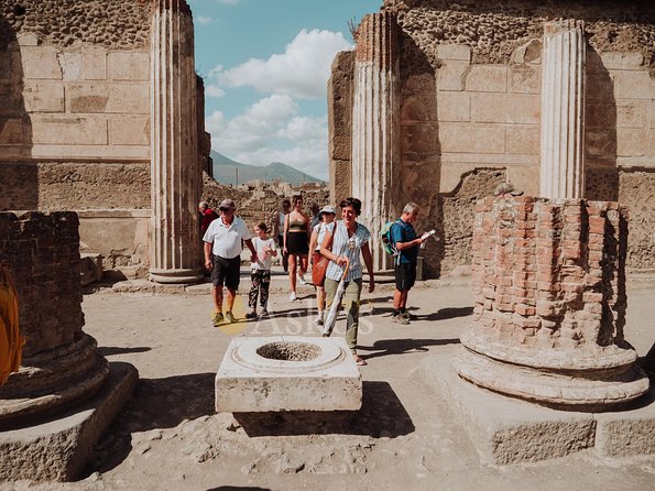 Pompeii Small Group Tour With an Archaeologist - Common questions