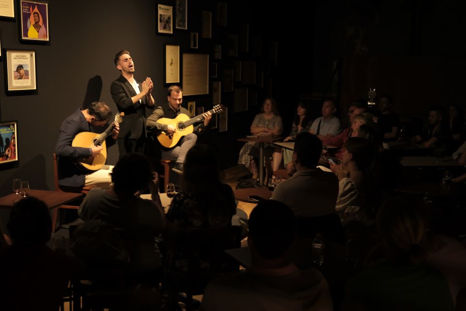 Porto: Intimate Fado Concert Ticket With a Glass of Wine - Venue Features