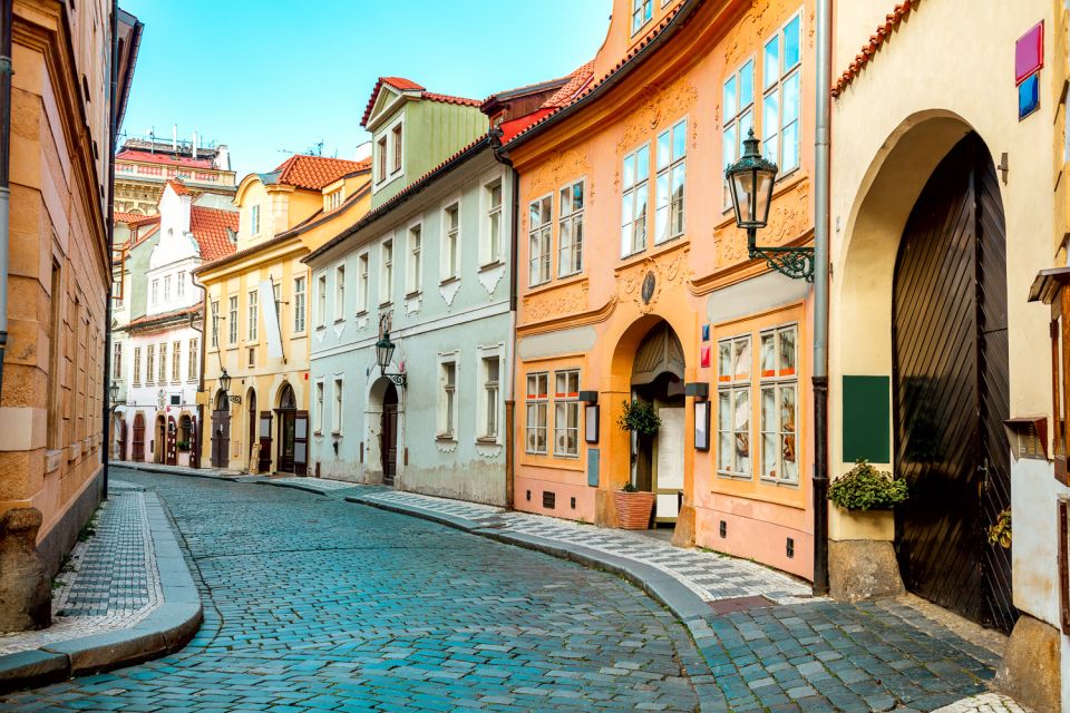 Prague Castle & Castle District: 2-Hour Guided Tour - Common questions