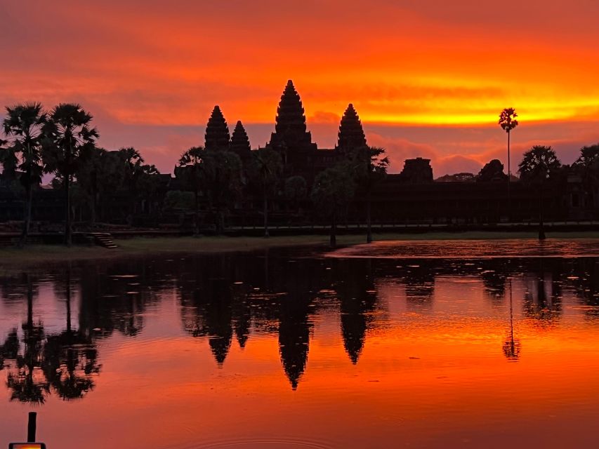 Private Angkor Wat Sunrise Tour With Lunch Included - Expert Guidance and Local Narratives