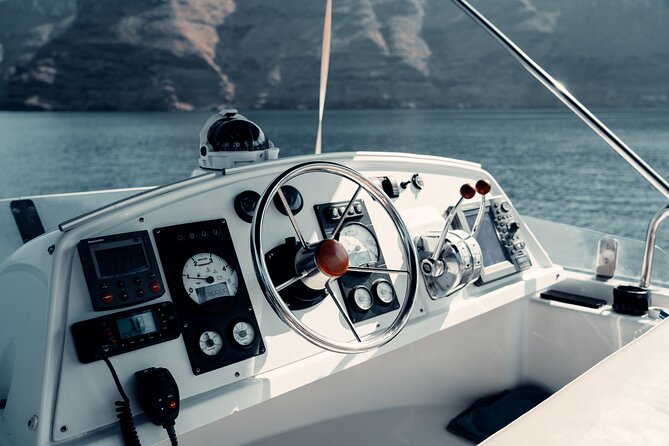 Private Caldera Cruise With Power Catamaran ENJOY Incl. Meal & Drinks - Meal and Drinks Inclusions