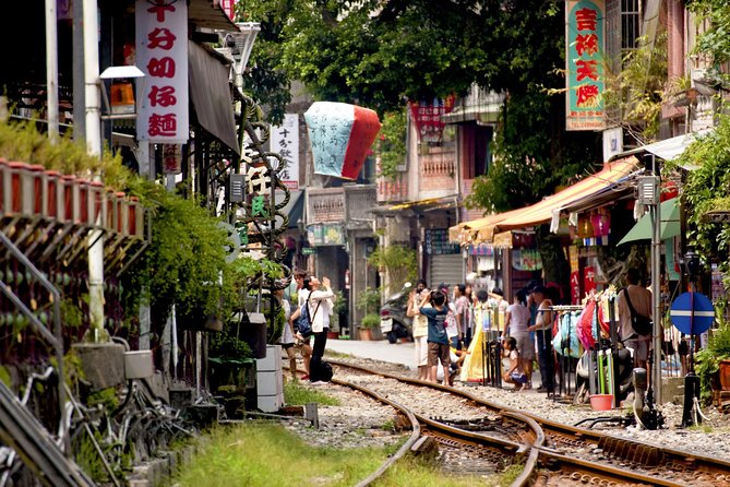 Private Jiufen & Pingxi Day Tour With English-Speaking Guide - Common questions