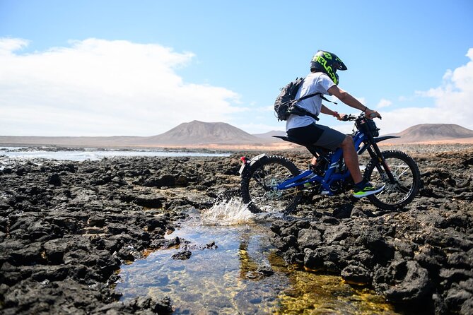 Private Volcanoes Tour Electric Experience of Fuerteventura - Sustainable Tourism Practices