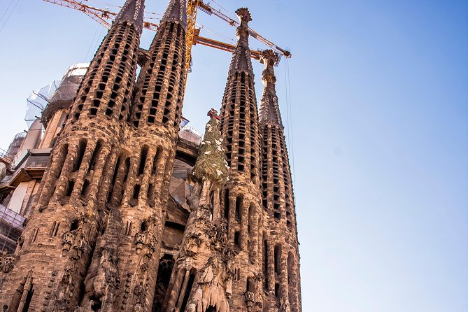 Sagrada Familia: Fast Track Guided Tour With Optional Tower - Guest Satisfaction and Overall Experience