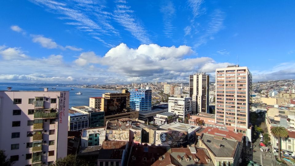 Santiago: Valparaíso Walking Tour & Casablanca Wine Tasting - Common questions