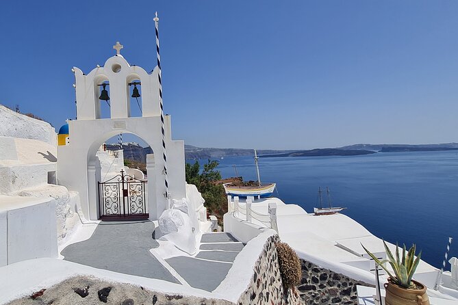 Santorini First-Time Guests Private Tour Sightseeing, Excavetions & Wine Testing - Expert Tour Guide