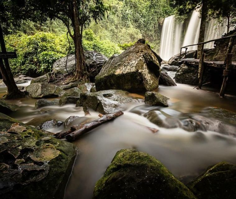 Siem Reap: Full-Day Kulen Waterfall and 1000 Lingas Tour - Refreshments and Late Lunch Details