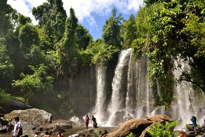 Siem Reap: Kulen Waterfall and 1000 Lingas River Private Tour - Common questions