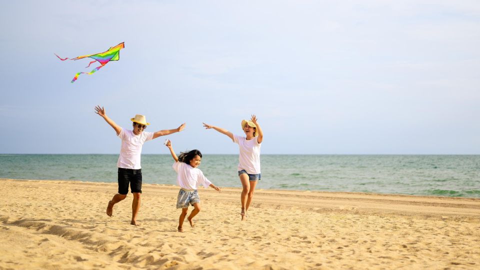 Sun, Art, and Sands: Laguna Beach Family Adventure - Enjoy a Family Picnic at Main Beach
