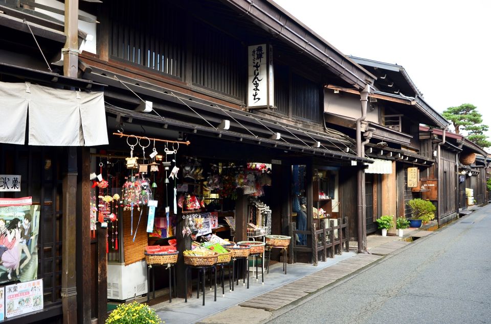 Takayama: Private Walking Tour With a Local Guide - Tour Highlights