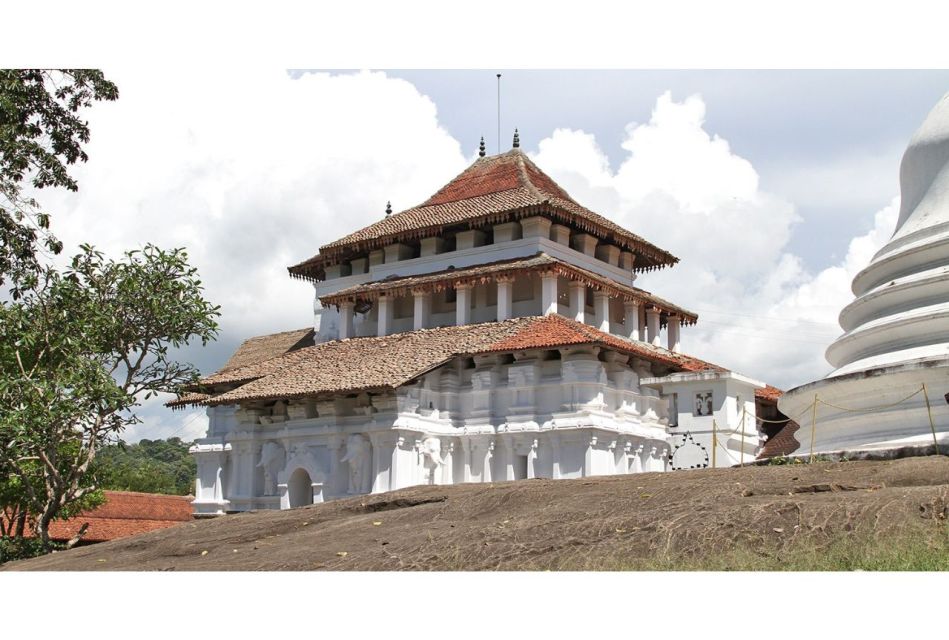 Temple Triad From Kandy: Embekke, Lankathilaka, Gadaladeniya - Important Details and Directions