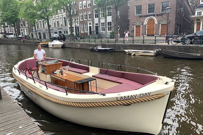 The Best Boat Trip Through the Amsterdam Canals - Local Cuisine and Refreshments