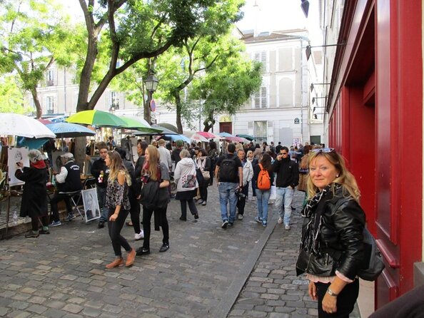 Unusual Walking Tour of Montmartre and Local Wine Tasting - 2H - Common questions