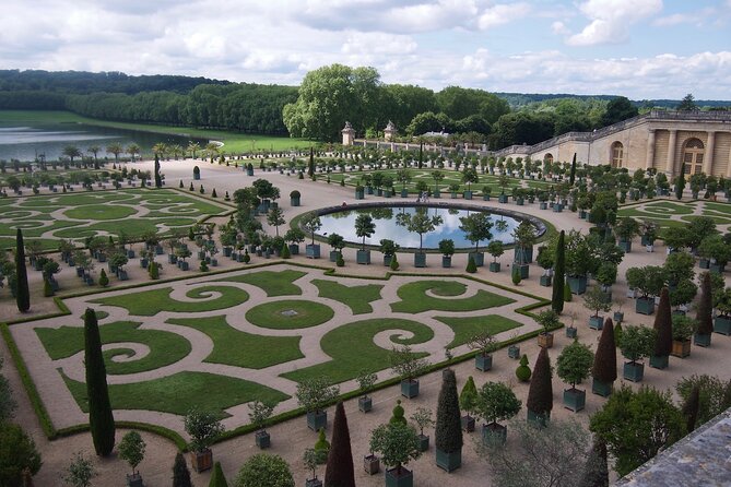 Versailles Full-Day Saver Tour: Palace, Gardens, and Estate of Marie Antoinette - Common questions