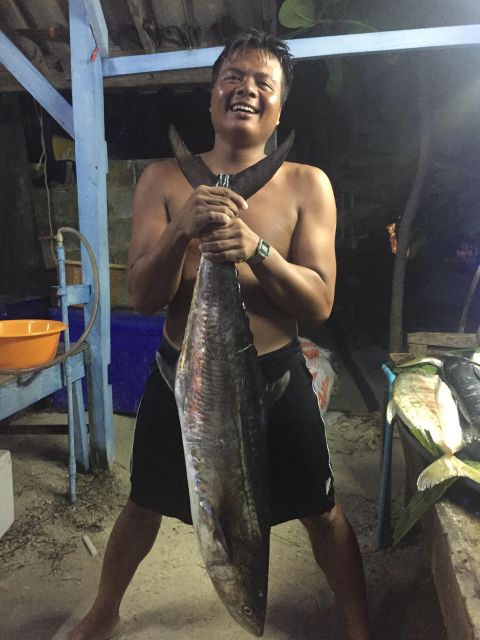 Vertical Jigging & Popping Giant Trevally - Landing and Handling Giant Trevally