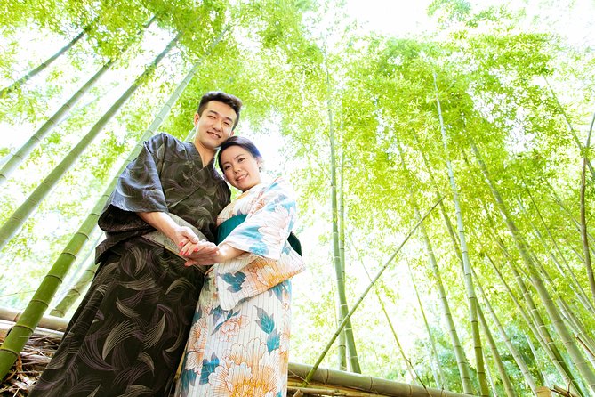 Visit to Secret Bamboo Street With Antique Kimonos! - Kimono Fitting Session
