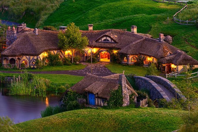 Waitomo Caves & Hobbiton Small Group Tour From Auckland - Common questions