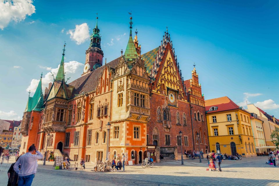 Wroclaw: 2-Hour Private Guided Tour by Electric Car - Language Options and Commentary