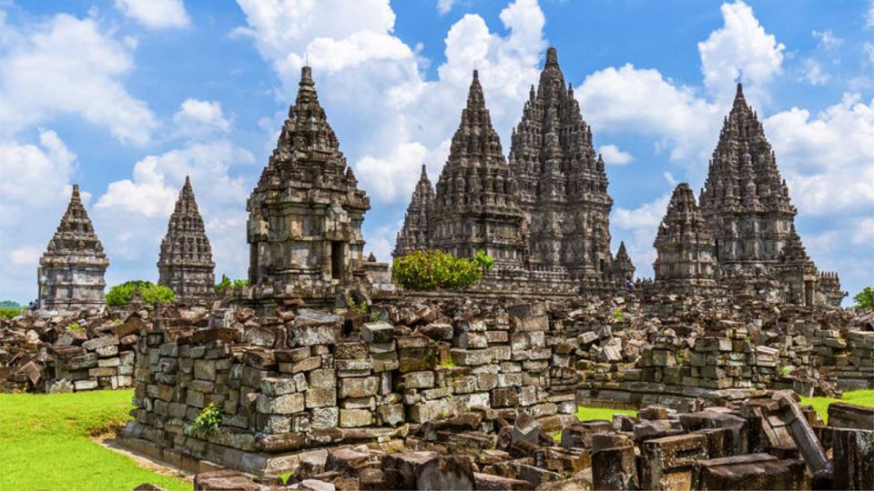 Yogyakarta: Borobudur Sunrise & Prambanan Temple Guided Tour - Common questions