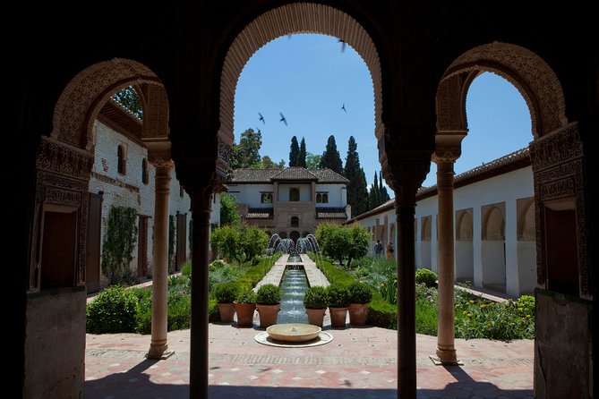 Alhambra: Small Group Tour With Local Guide & Admission - Booking Details
