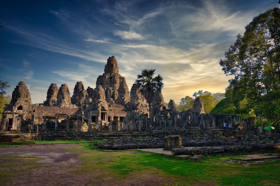 Angkor Wat: Small Circuit Tour by Car With English Guide - Informative Live Guide