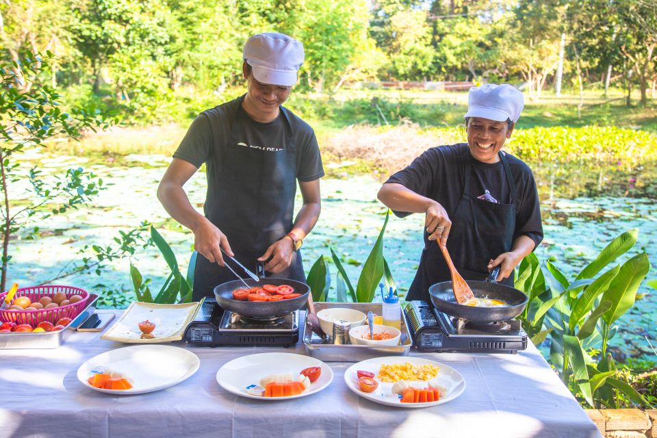 Angkor Wat: Sunrise Jeep Tour With Breakfast and Lunch - Tips for an Enjoyable Experience