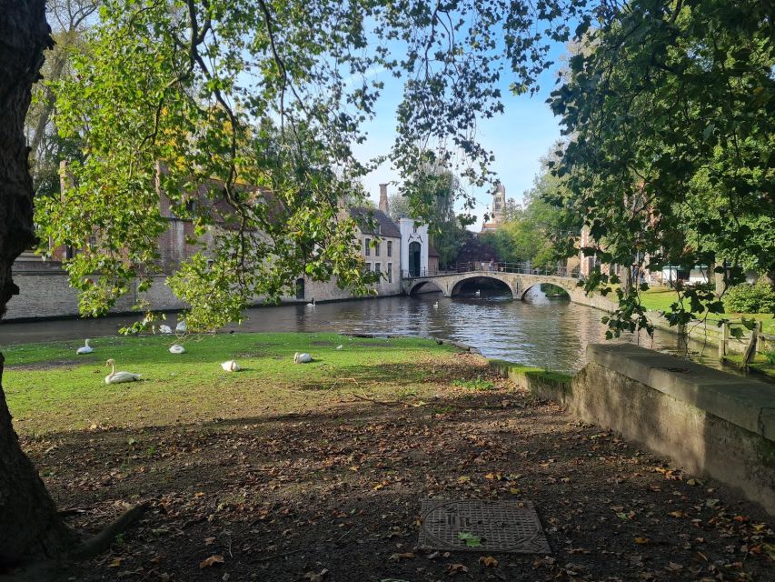 Brugge:Private Walking Tour & Chocolate, Local Guide - Common questions