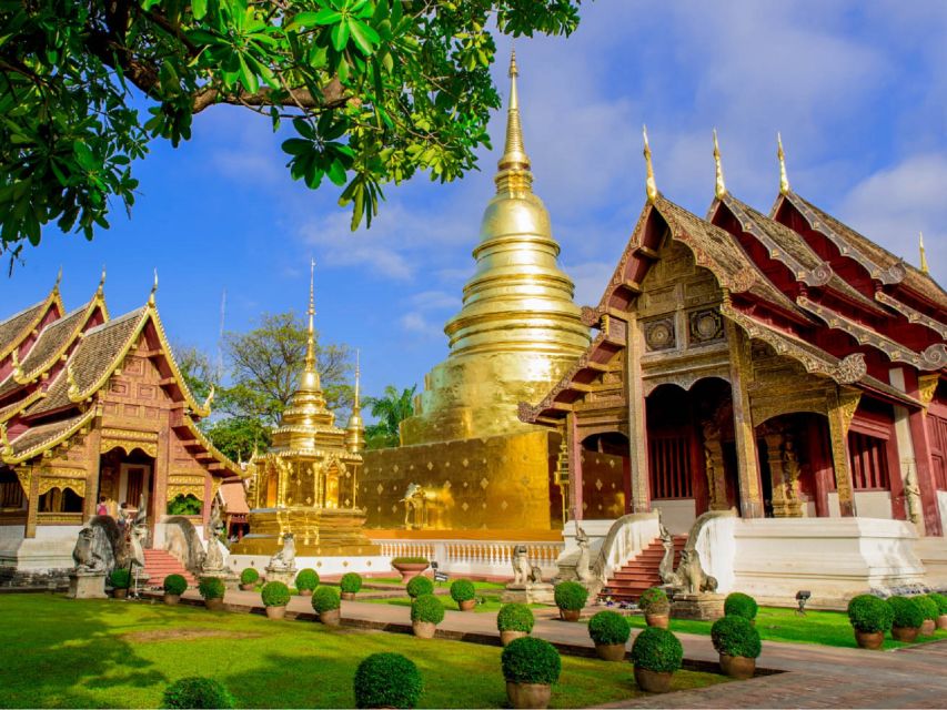 Chiang Mai: Old City and Temples Guided Walking Tour - Guide Expertise and Language