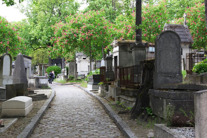 Famous Graves of Père Lachaise Cemetery Guided Tour - Booking Information and Policies